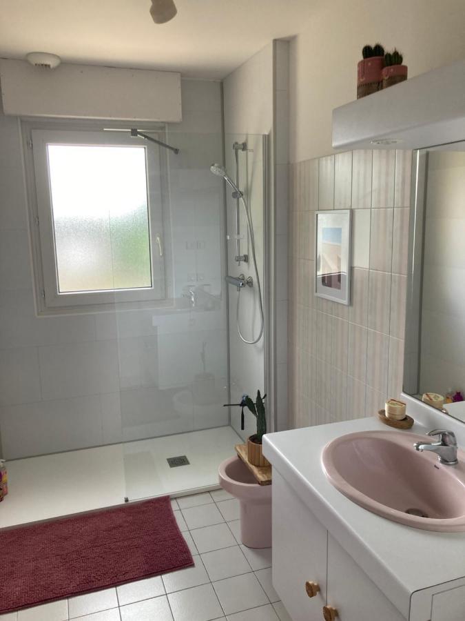 Maison Familiale Dans Une Rue Paisible Gouville-sur-Mer Exterior photo